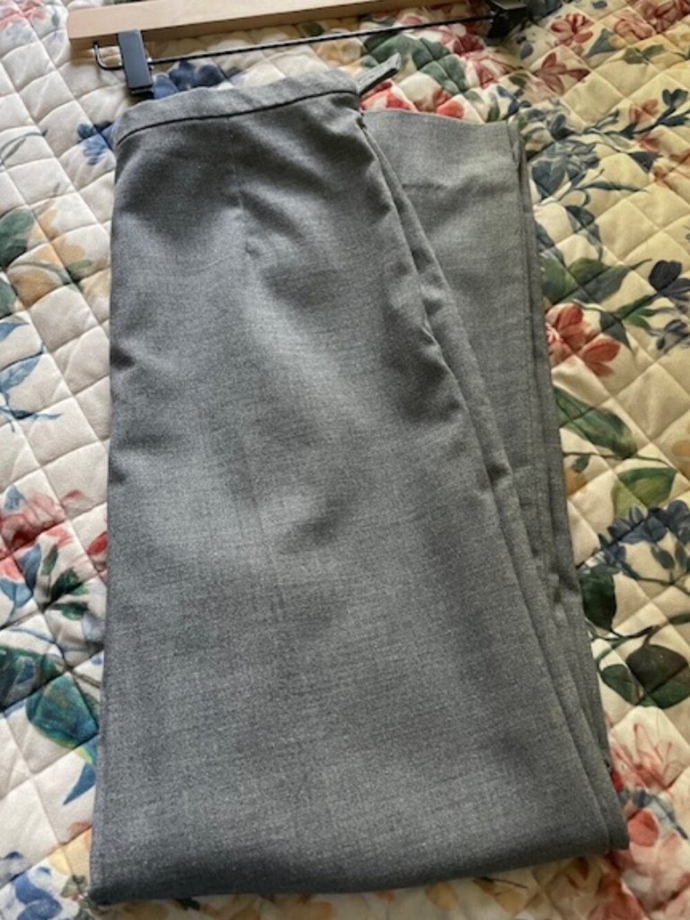 Ann Taylor Gray Side Button Stretch Slacks- size 4 - Picture 5 of 5